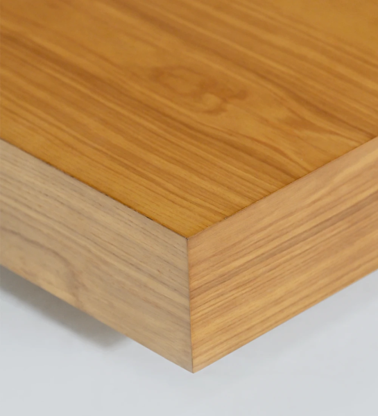 Mesa de centro quadrada baixa em carvalho mel e mesa de centro quadrada com 2 tampos lacados a negro