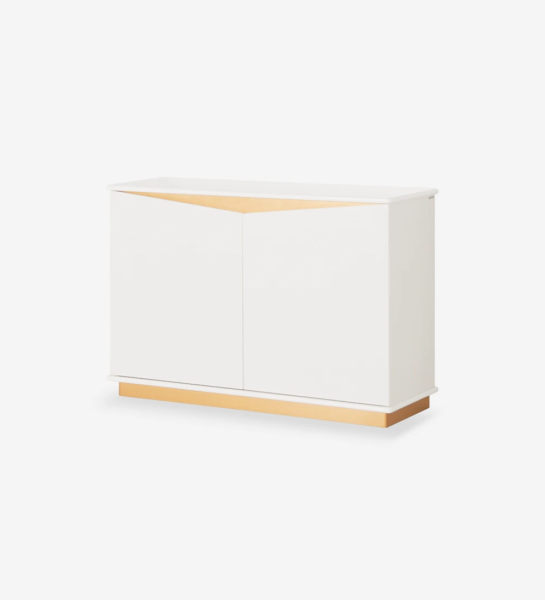 Shoes cabinet with 2 doors and white oak structure, white lacquered top, skirting board and gold lacquered detail.