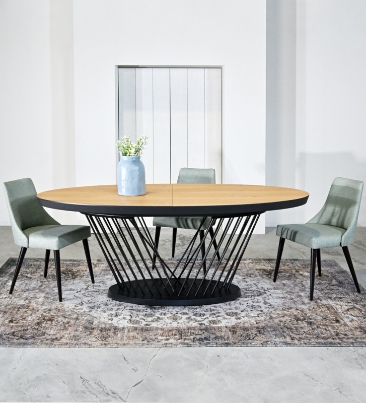 Mesa de jantar extensível oval com tampo em carvalho natural e pés metálicos e base lacados a negro