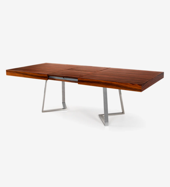 Mesa de comedor rectangular extensible con tablero de palisandro alto brillo y pie de acero inoxidable.