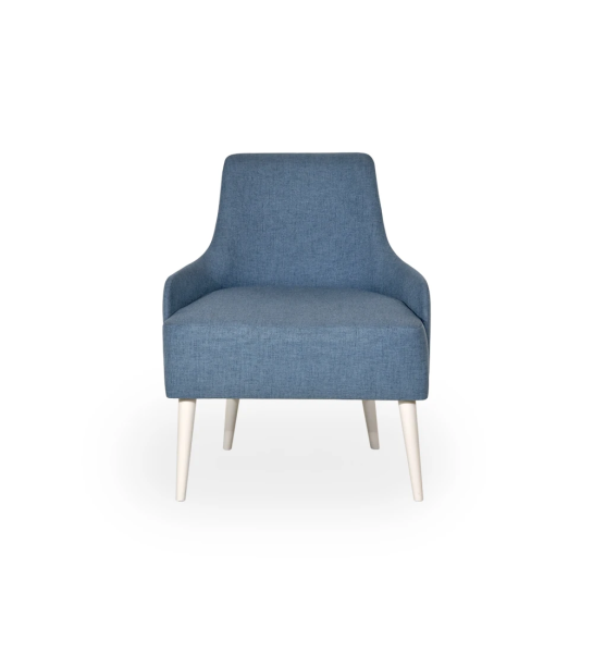 Fauteuil Oslo recouvert en tissu bleu, pieds laqués perle.