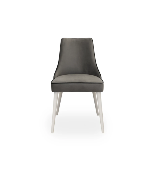Chaise recouverte de tissu, avec pieds laqués perle.