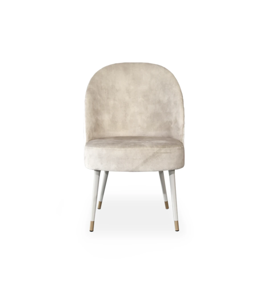 Fauteuil Geneve recouvert en tissu perle, pieds laqués perle et détail doré.