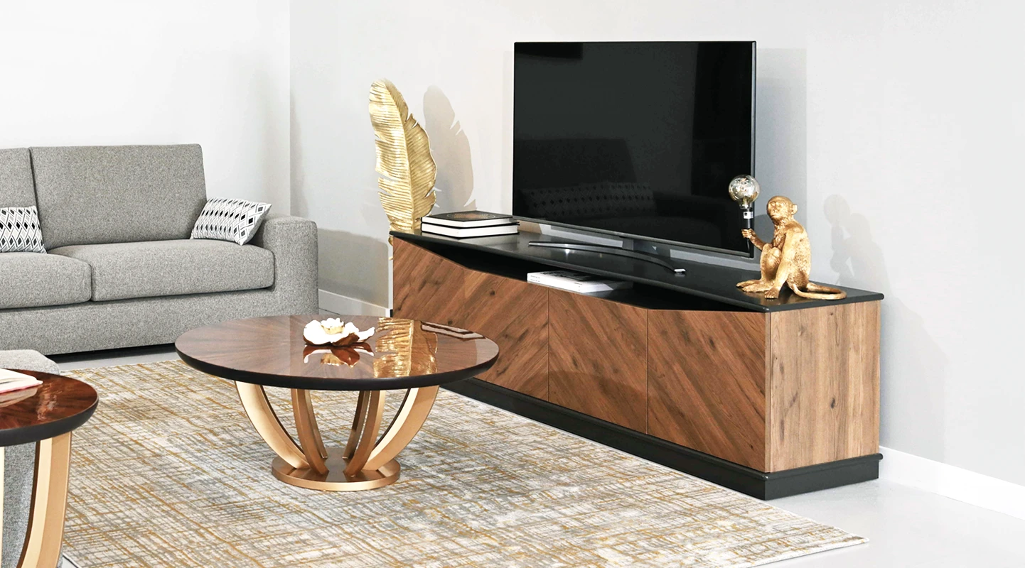 TV Stand with 4 doors and aged oak frame, with black lacquered top and baseboard.