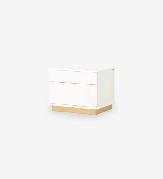 Mesa de cabeceira com 2 gavetas e estrutura em carvalho branco, tampo lacado a branco e rodapé lacado a dourado 