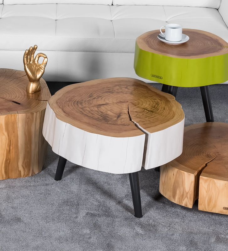 Table basse trunk en bois de cryptomeria laqué perle, avec 3 pieds laqués noir